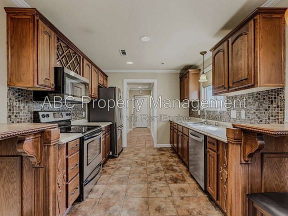 3rd image of 911 Eicher Ave