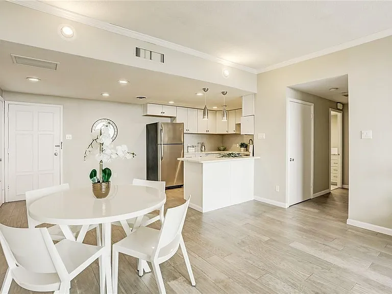 1801 Lavaca St #11F — Photo 4