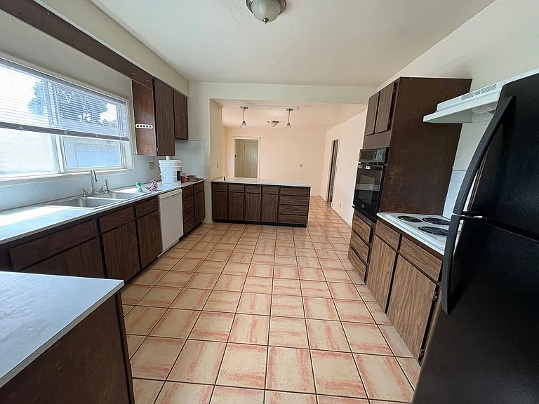 723 W Long St — Photo 11