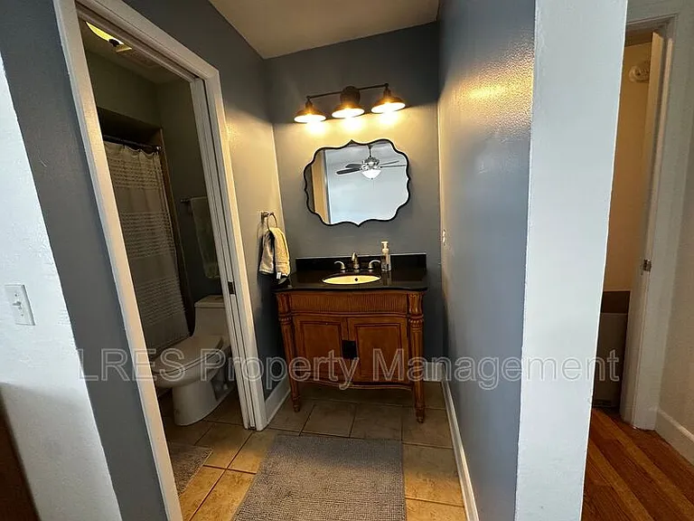 910 Sycamore Ln — Photo 16