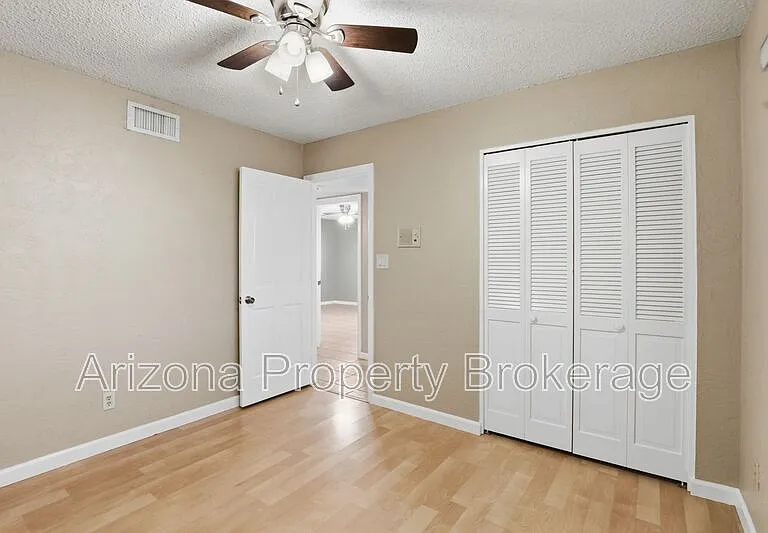 2192 E Balboa Dr — Photo 18