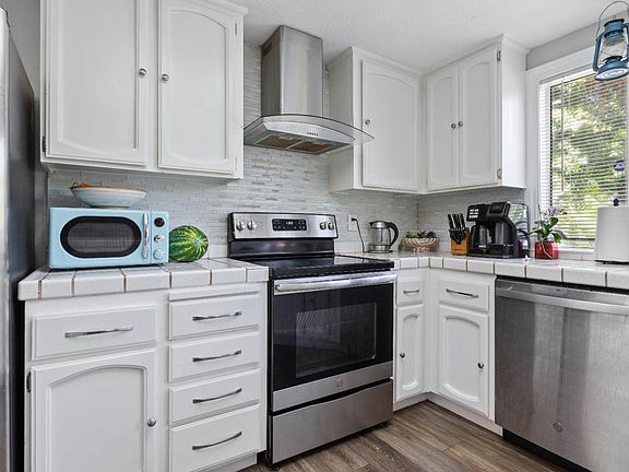 4th image of 2401 Mountain Quail Way