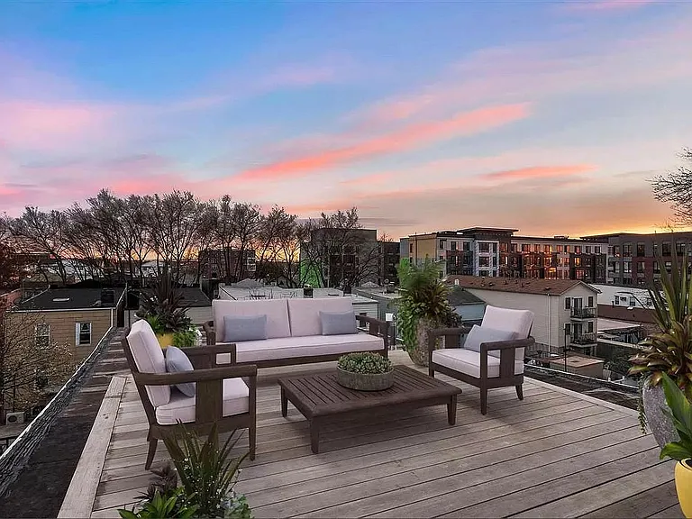379 Ege Ave — Photo 4