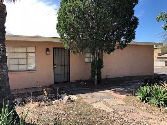 Front with low care yard maintenance