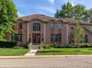 7124 N East Prairie Rd, Lincolnwood, IL 60712