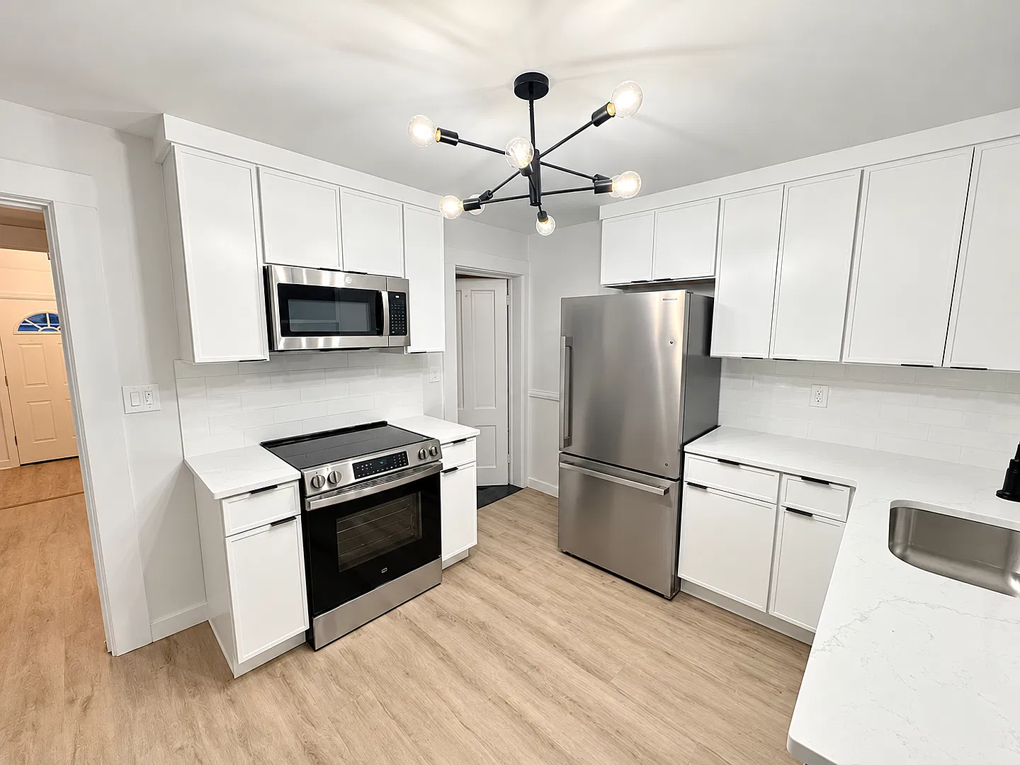 Charming 1-Bedroom Apartment in Tariffville Cozy Living with Local Flair! — Photo 3