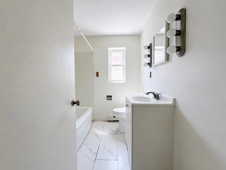 7 Tompkins St #B5 — Photo 6