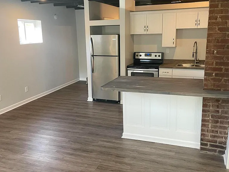 1212 Krieger St — Photo 3