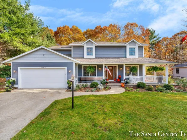 18748 Sioux Dr, Spring Lake, MI 49456