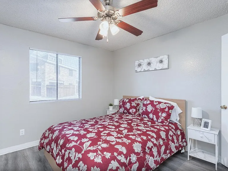 Sunridge Apartments — Photo 20