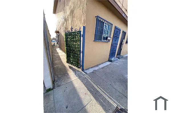 Building Photo - 8417 S San Pedro St