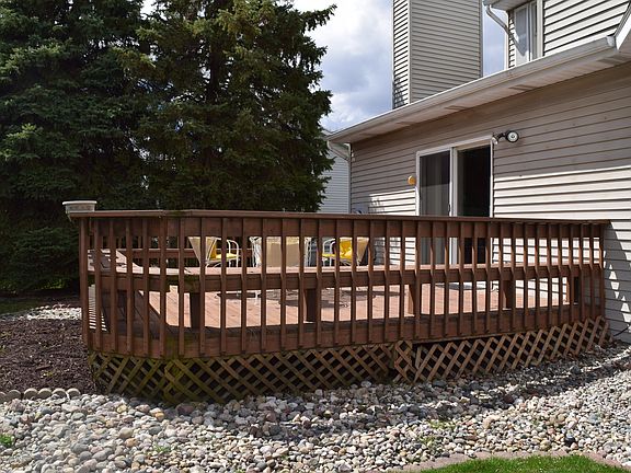 5th image of 909 Alexandria Dr