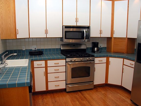 4th image of 617 Broderick St #B