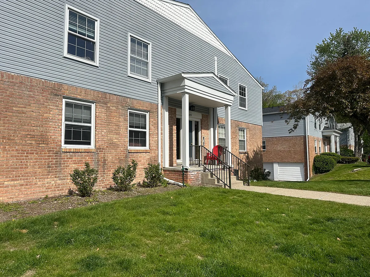 Building Photo - 509 E University Dr #506