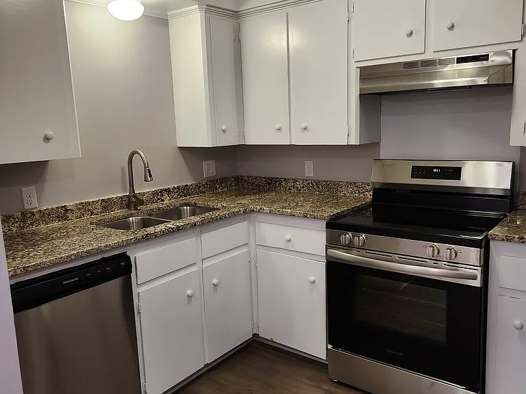 1602 Luza St #B — Photo 11