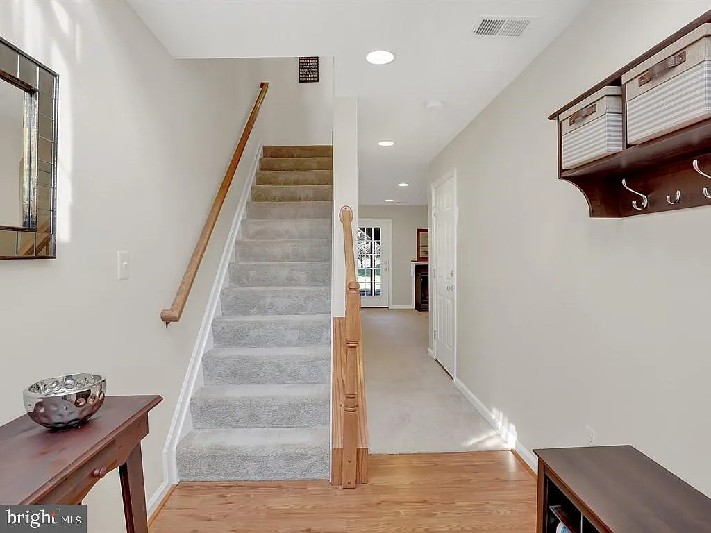 3 bed, 4.0 bath, 1852 sqft, $2,950 — Photo 4