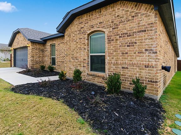 4th image of 437 Falcon Way