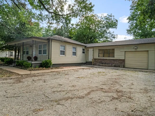 310 S Willow St, Nowata, OK 74048
