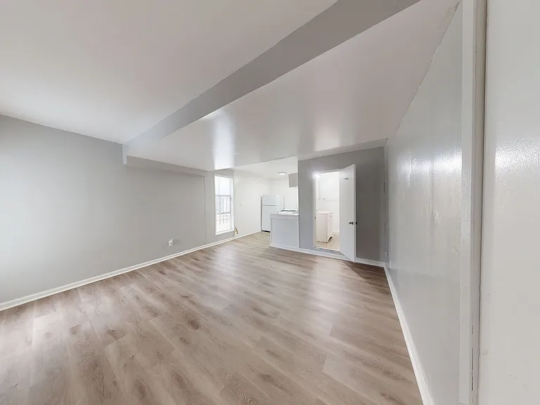 7036 MacArthur Blvd — Photo 4