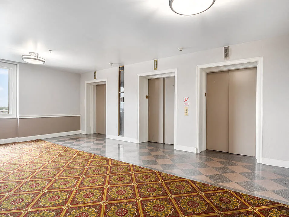 Commodore Perry Apartments — Photo 3