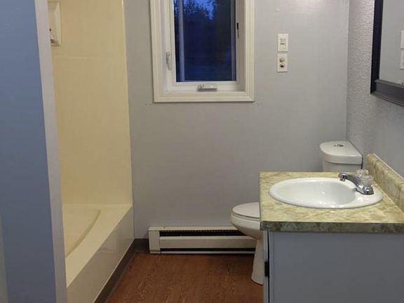 2nd image of 639 Slater Dr #B