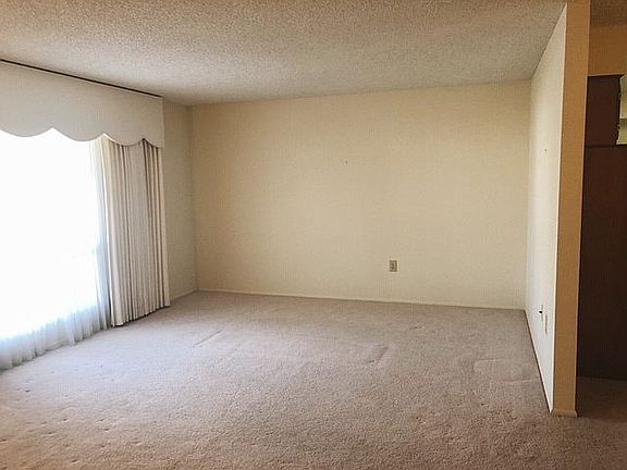 3rd image of 10305 W Kingswood Cir