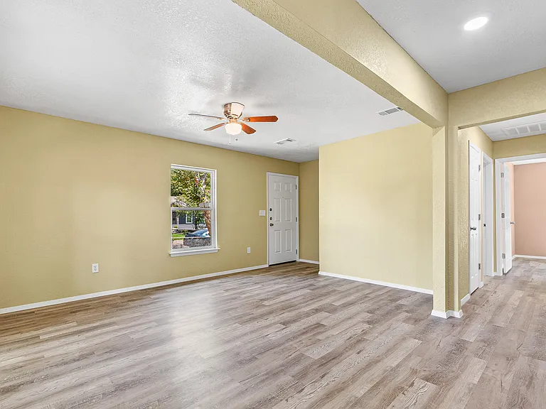 906 Attas Ave — Photo 3