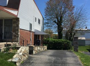 1011 Foster St, Philadelphia, PA 19116