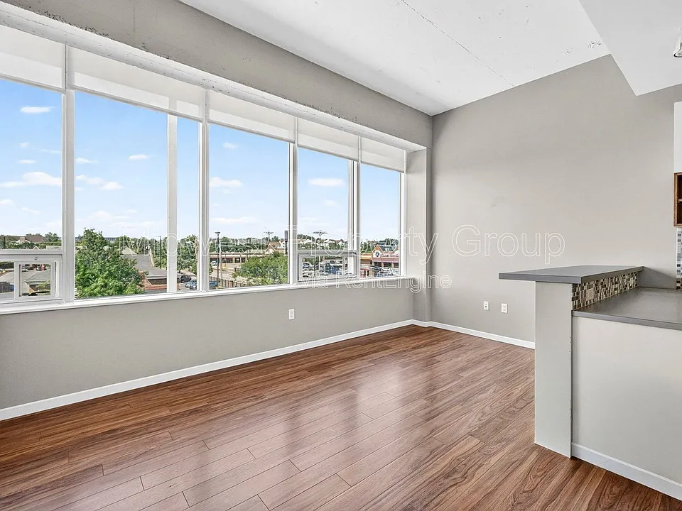 4100 Lindell Blvd #302