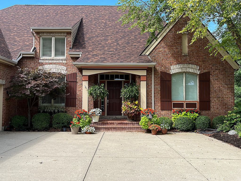 1209 Club View Dr
