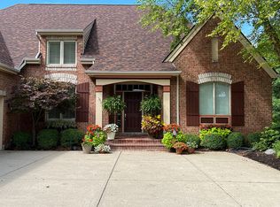 1209 Club View Dr, Dayton, OH 45458