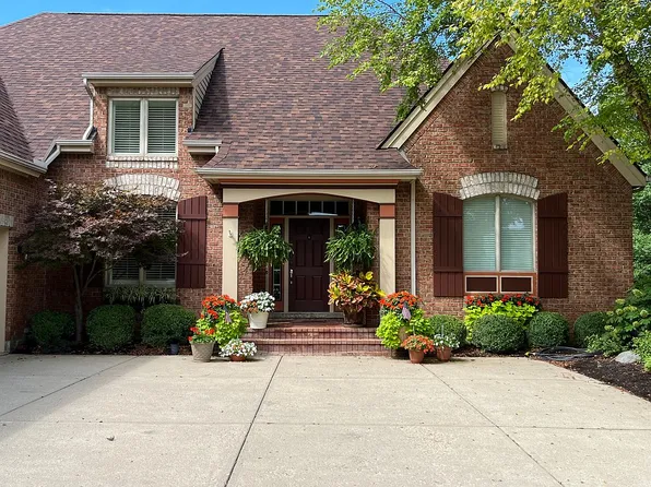 1209 Club View Dr, Dayton, OH 45458