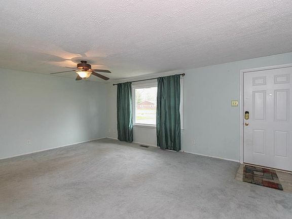 3rd image of 7643 Grandview Dr