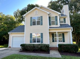 621 Hyannis Dr, Holly Springs, NC 27540