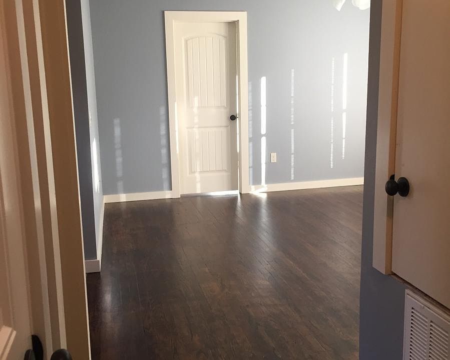2nd image of 515 S Phillip Dr