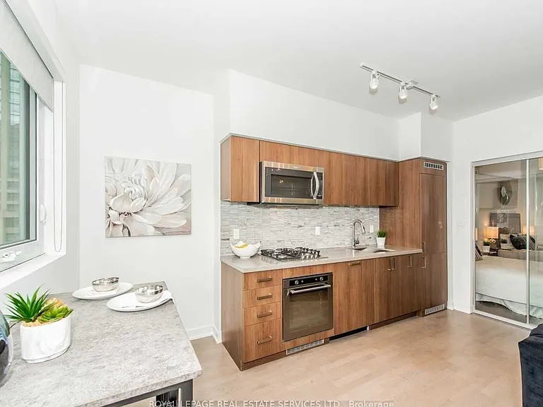501 Saint Clair Ave W #418 — Photo 7