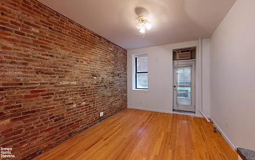 204 Spring St #2 Photo 1
