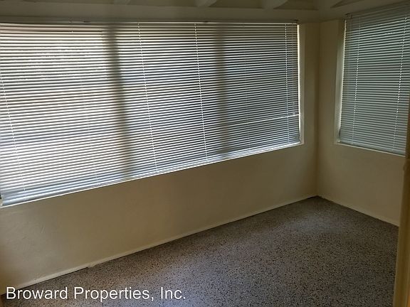 2nd image of 501 SE 12th Ct