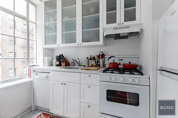 Rented by Bond New York | media 17