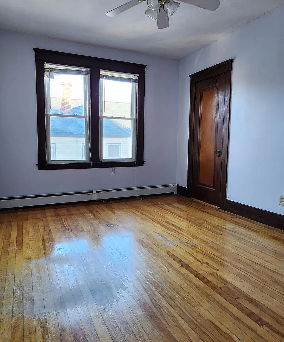 3 bed, 1285 sqft, $2,300 — Photo 2