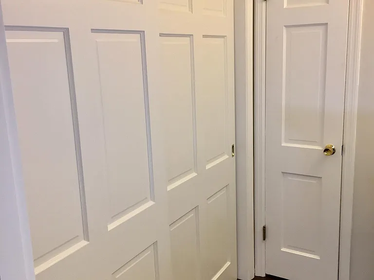 836 Surrey Ln — Photo 21