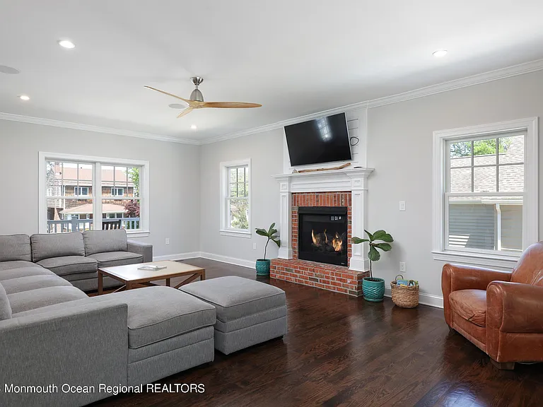 155 Osborne Ave — Photo 13