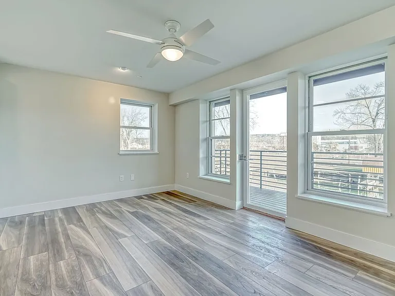 323 Taughannock Blvd — Photo 42