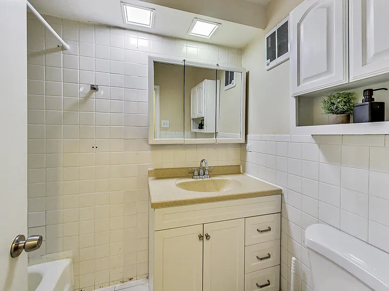 3554 N Wilton Ave #1 — Photo 20