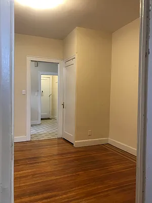Rented by Metroline Realty | media 10