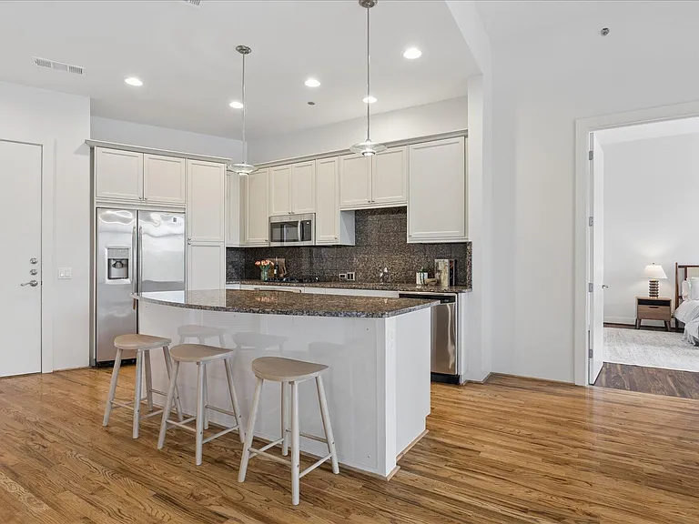 5005 Hidalgo St #210 — Photo 12