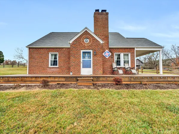 47 Barn Rd, Fincastle, VA 24090