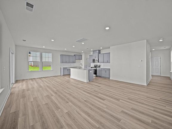3rd image of 42 Gerrard St