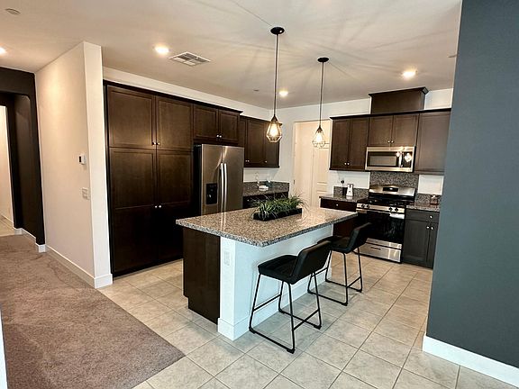 3rd image of 62873 Loftwood St