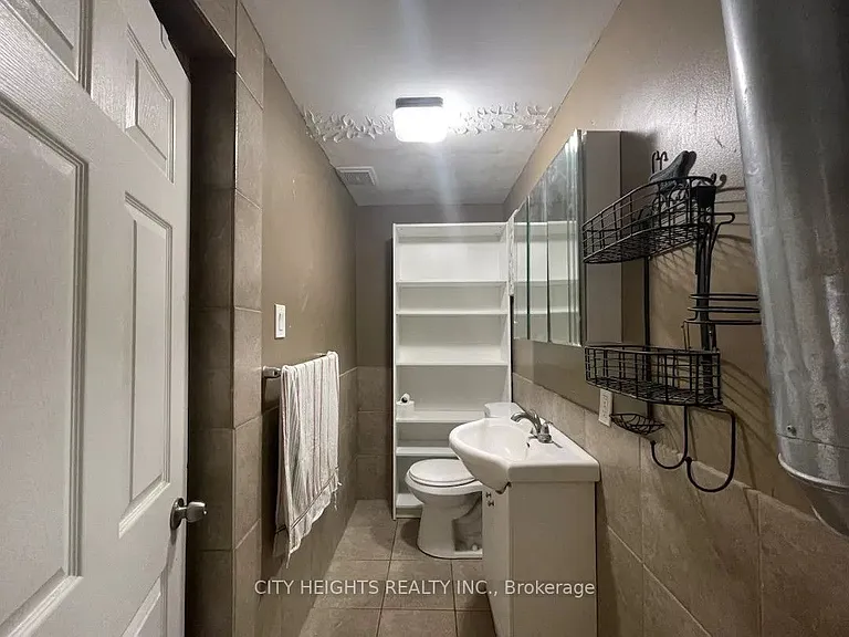 176 Fennell Ave E — Photo 12